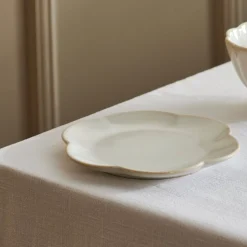 Dahlia Flower Plato Blanco