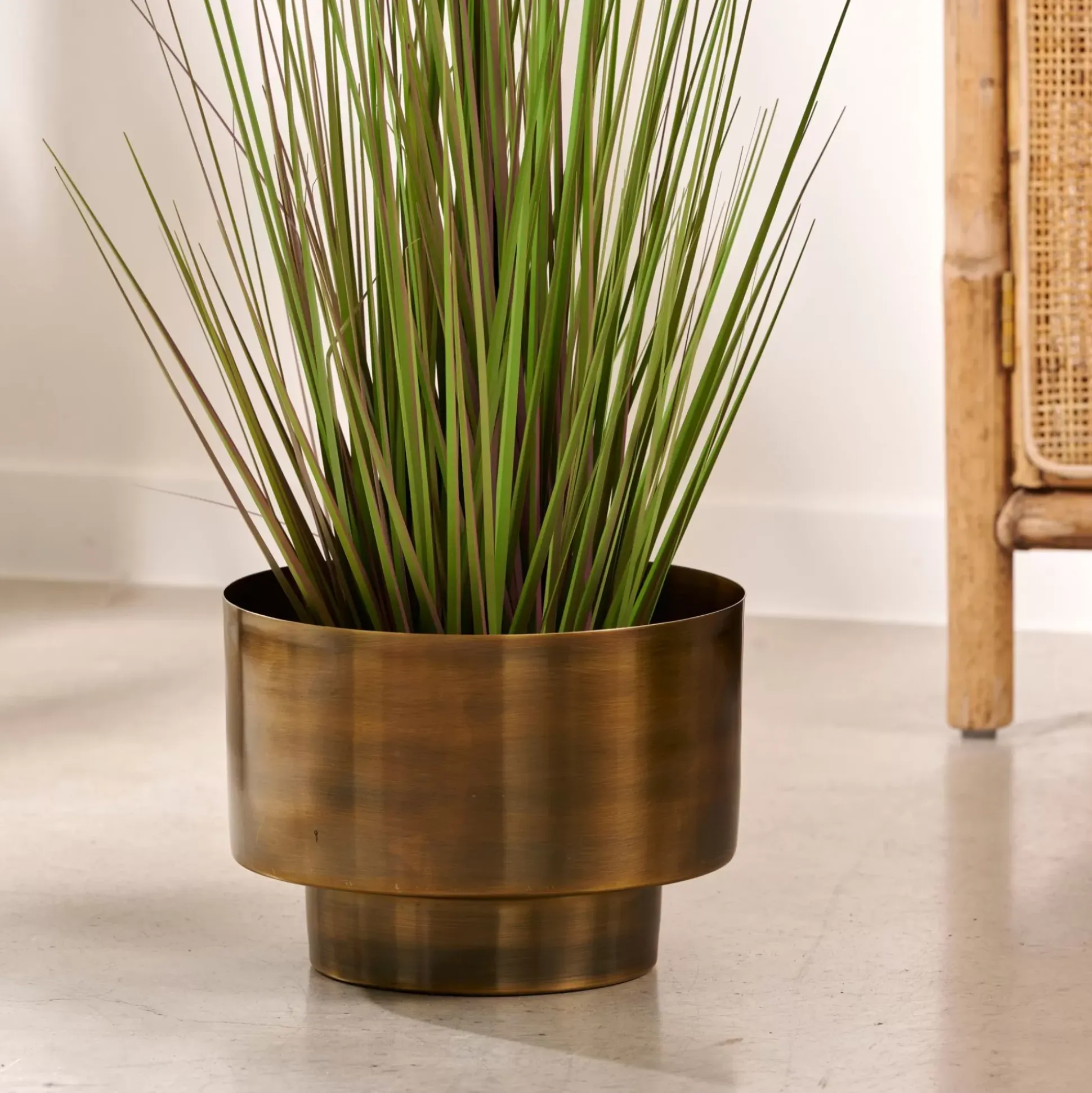 Saturn Macetero Bronceado